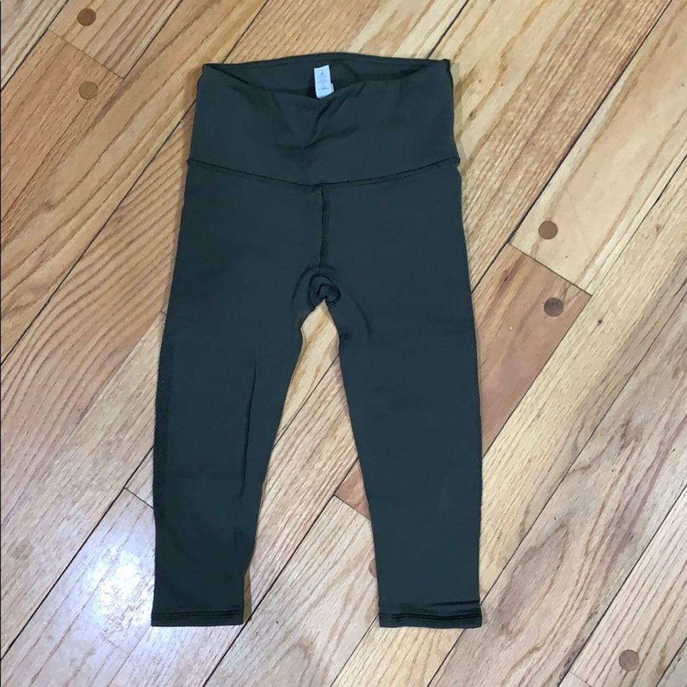 Lululemon size 4 crops
